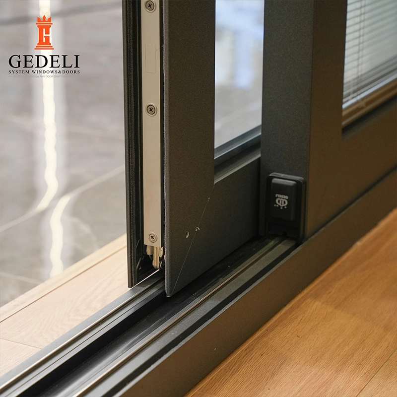 137/205 Insulated Aluminum Lifting Door