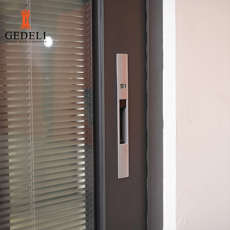 137/205 Insulated Aluminum Lifting Door