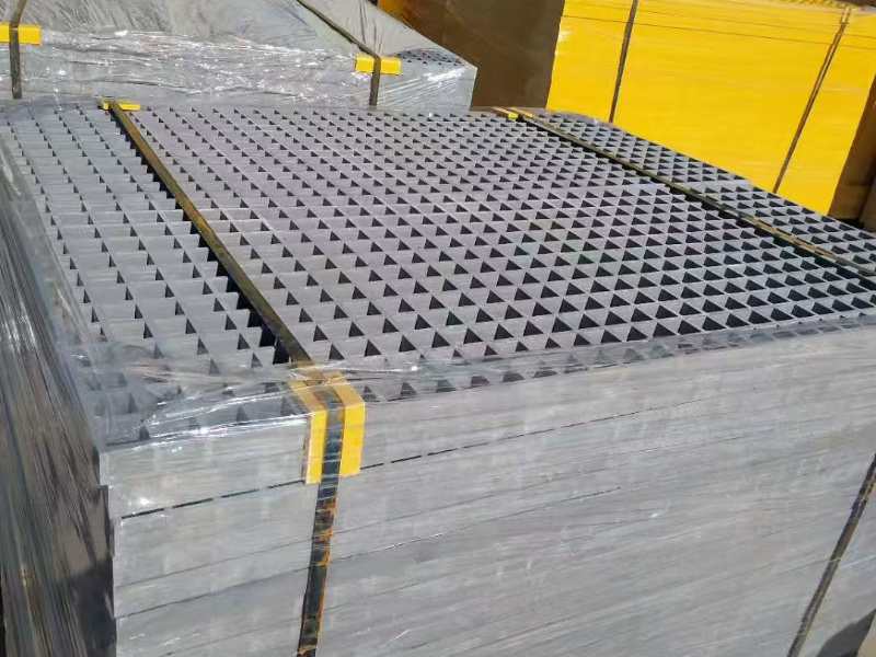 Anti slip grille