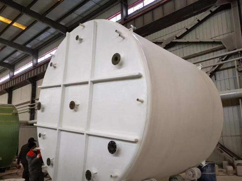 Horizontal storage tank