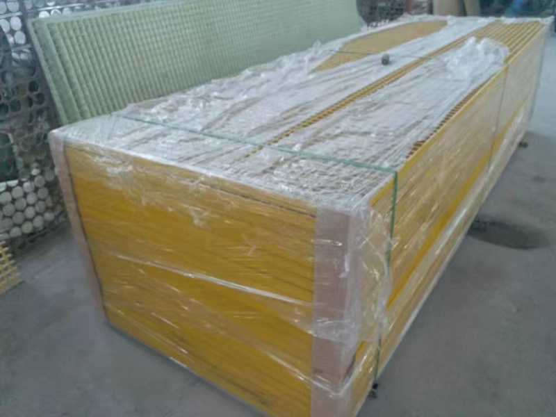 Fiberglass fluorescent grille