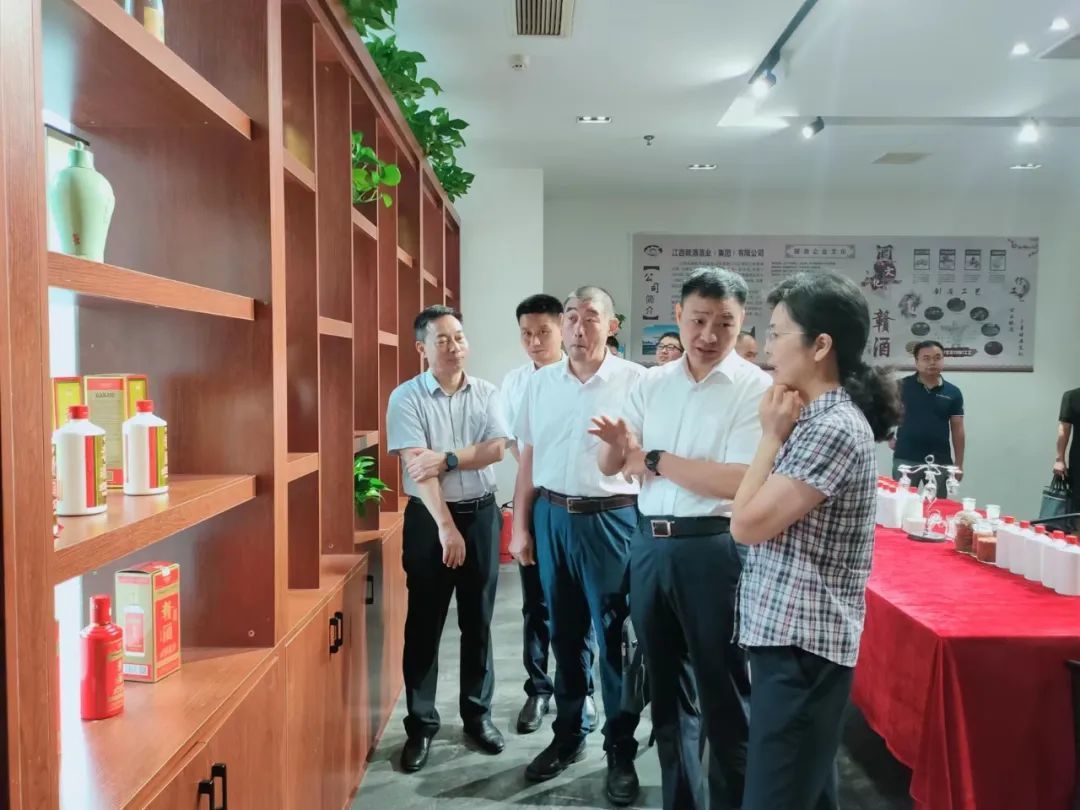 江西省政協(xié)副主席、省工商聯(lián)主席謝茹一行蒞臨江西贛酒營銷中心指導工作