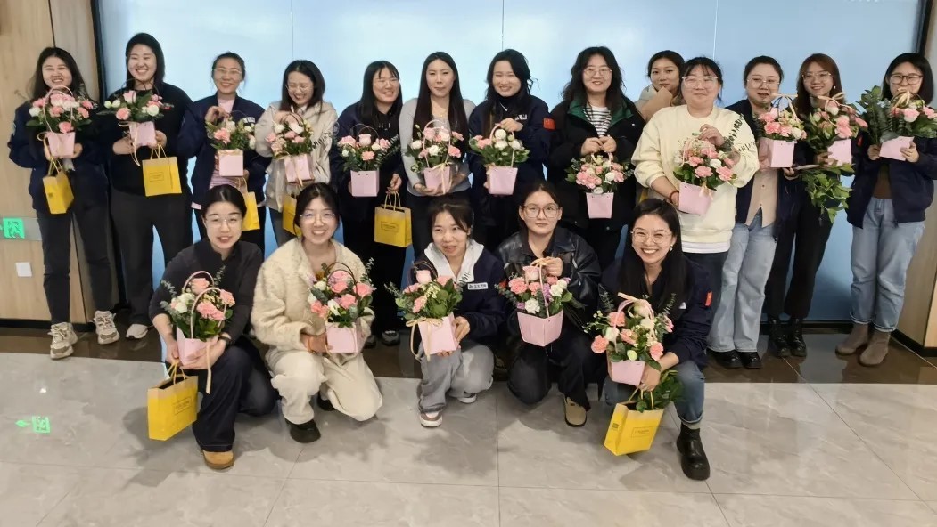 一路生花 绽放芳华 | 工大卫星举办第二届花艺沙龙活动