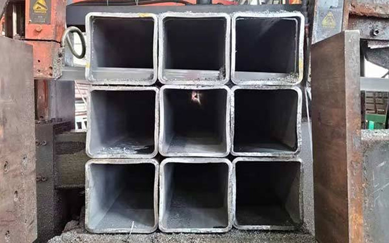 Seamless square steel pipe