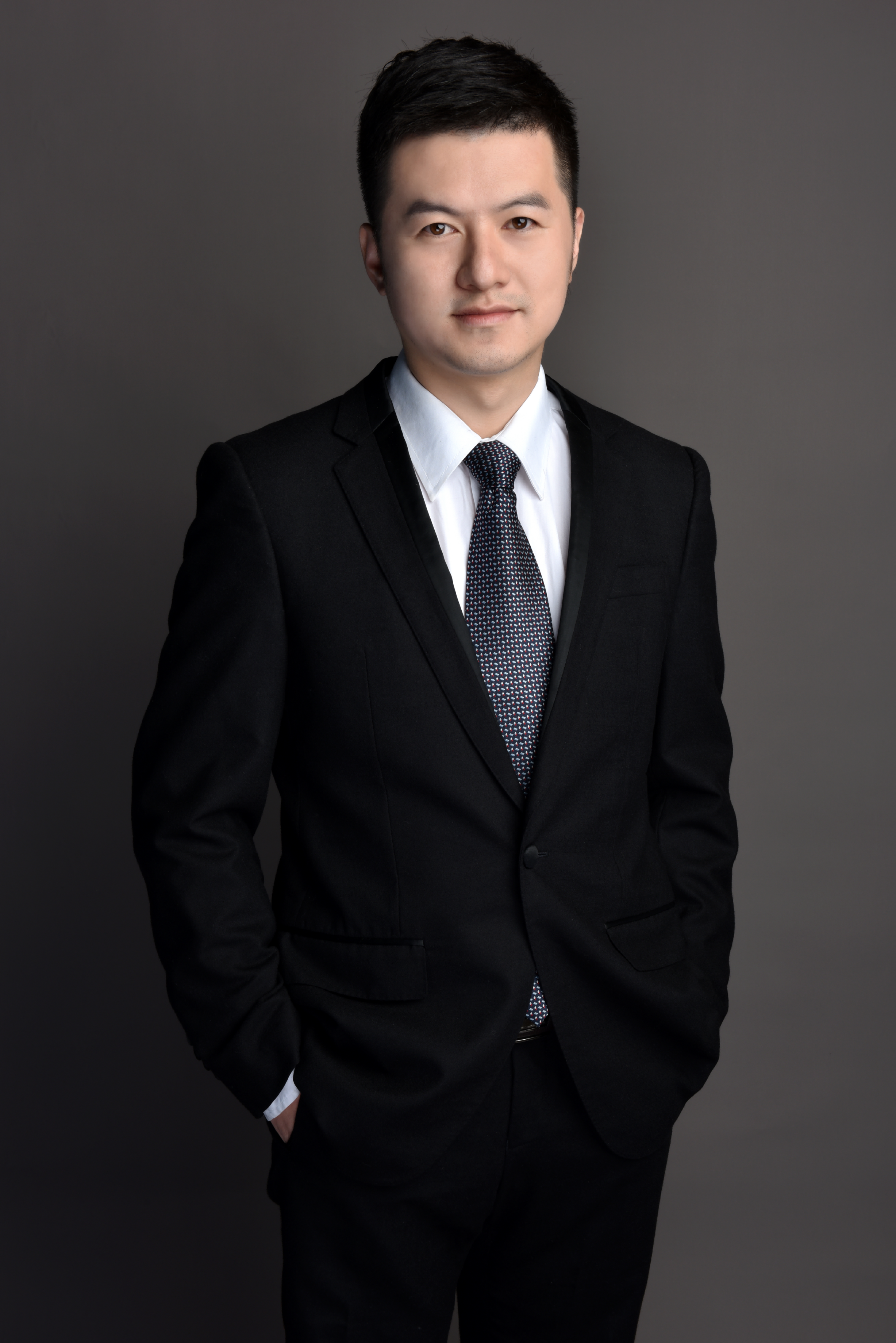 李力