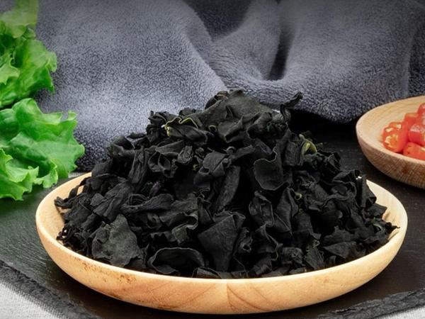 どのような人がわかめを食べるのに適していますか?