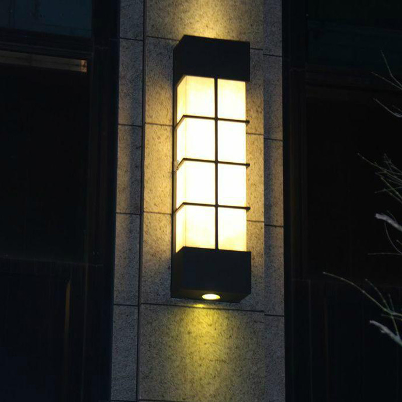Outdoor wall lamp