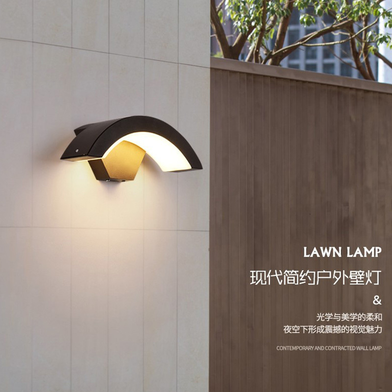 Outdoor wall lamp