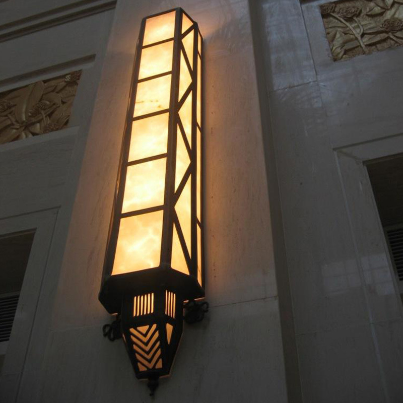 Outdoor wall lamp