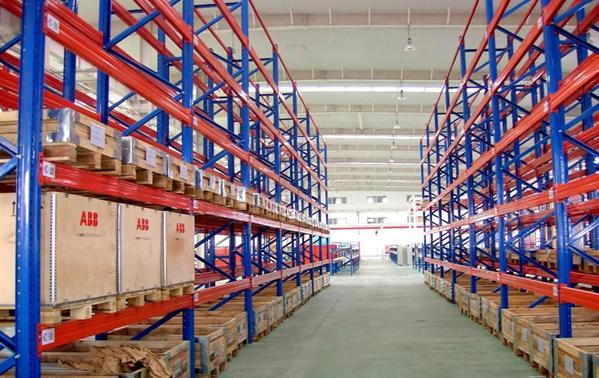 Comparative characteristics of loft shelves and medium-sized shelves Comparative characteristics of loft shelves and medium-sized shelves