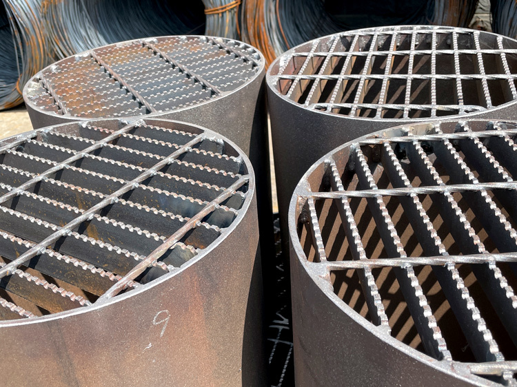 Steel grating