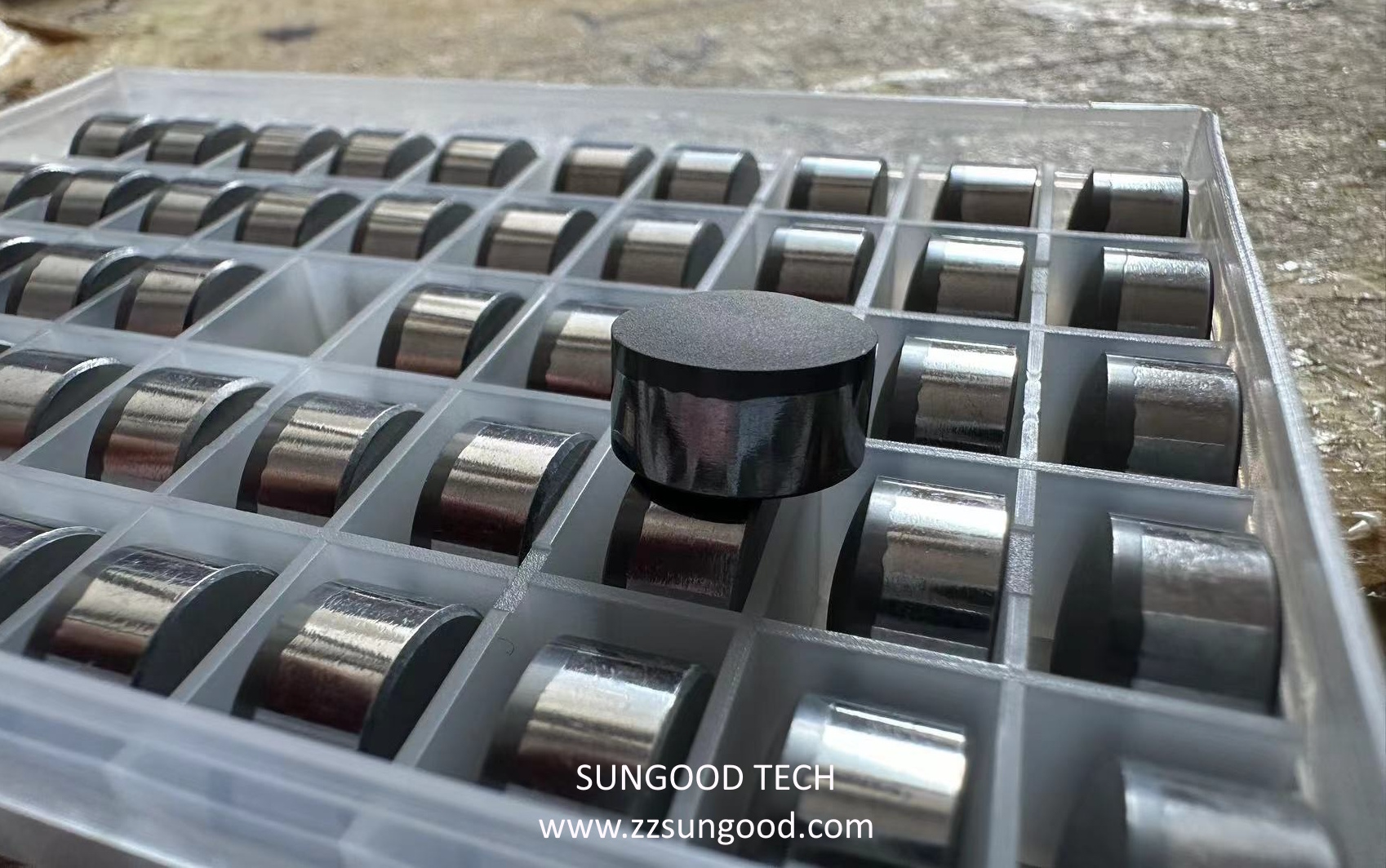 Why are cobalt-removing PDC Cutters applied in gas and oil ？