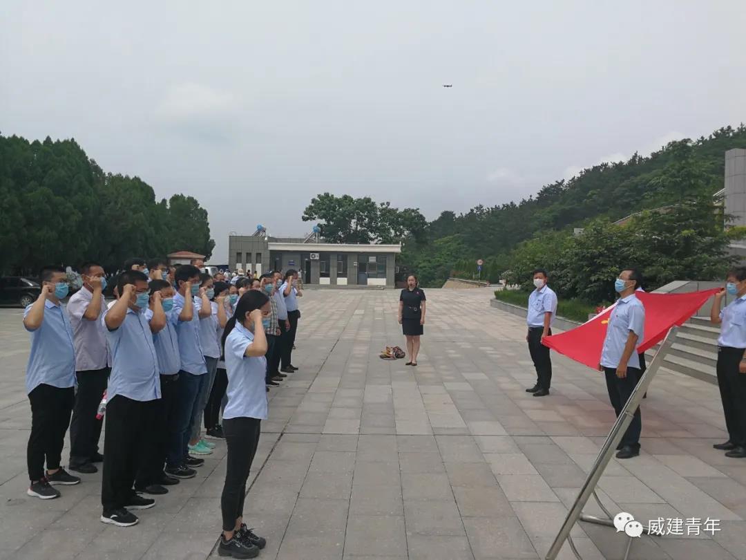 永遠(yuǎn)跟黨走—裝飾公司、混凝土公司黨支部開展主題黨日活動