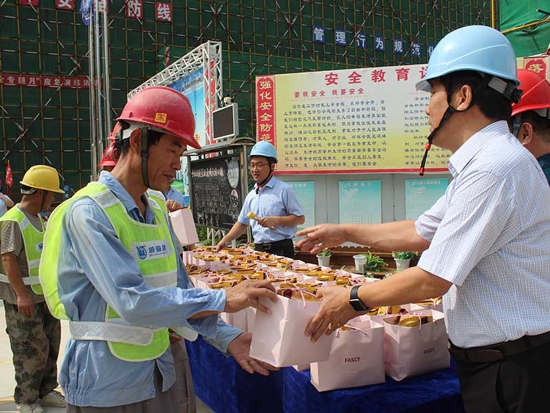 關愛職工夏送清涼