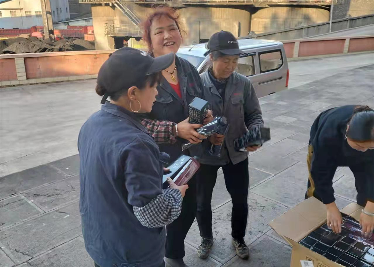 On the occasion of Women's Day on March 8th, Zisenyuan Group Company launched a holiday condolence activity for all female employees