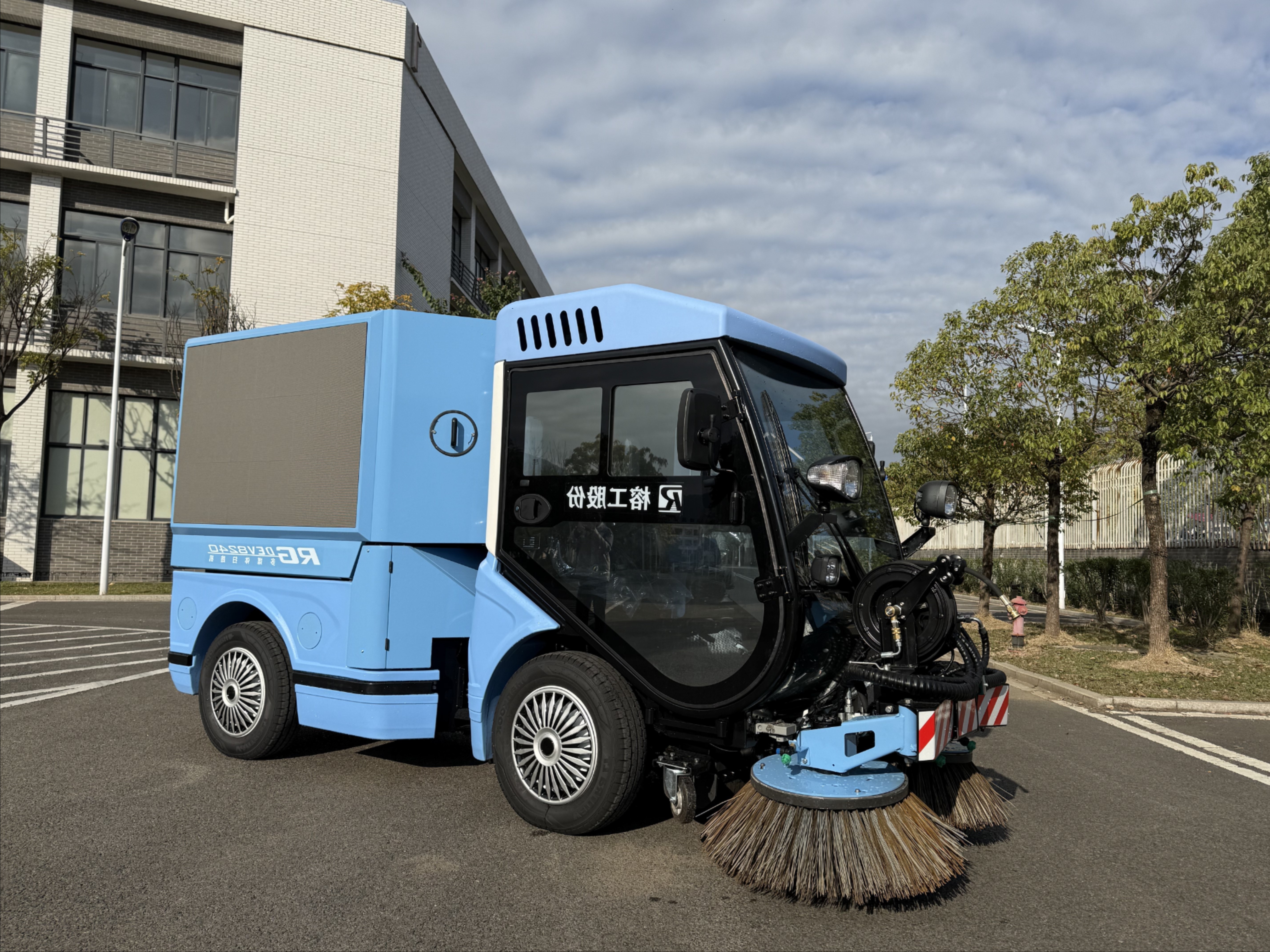 Oem multimedia electric road sweeper suppliers,RG-DEV8240