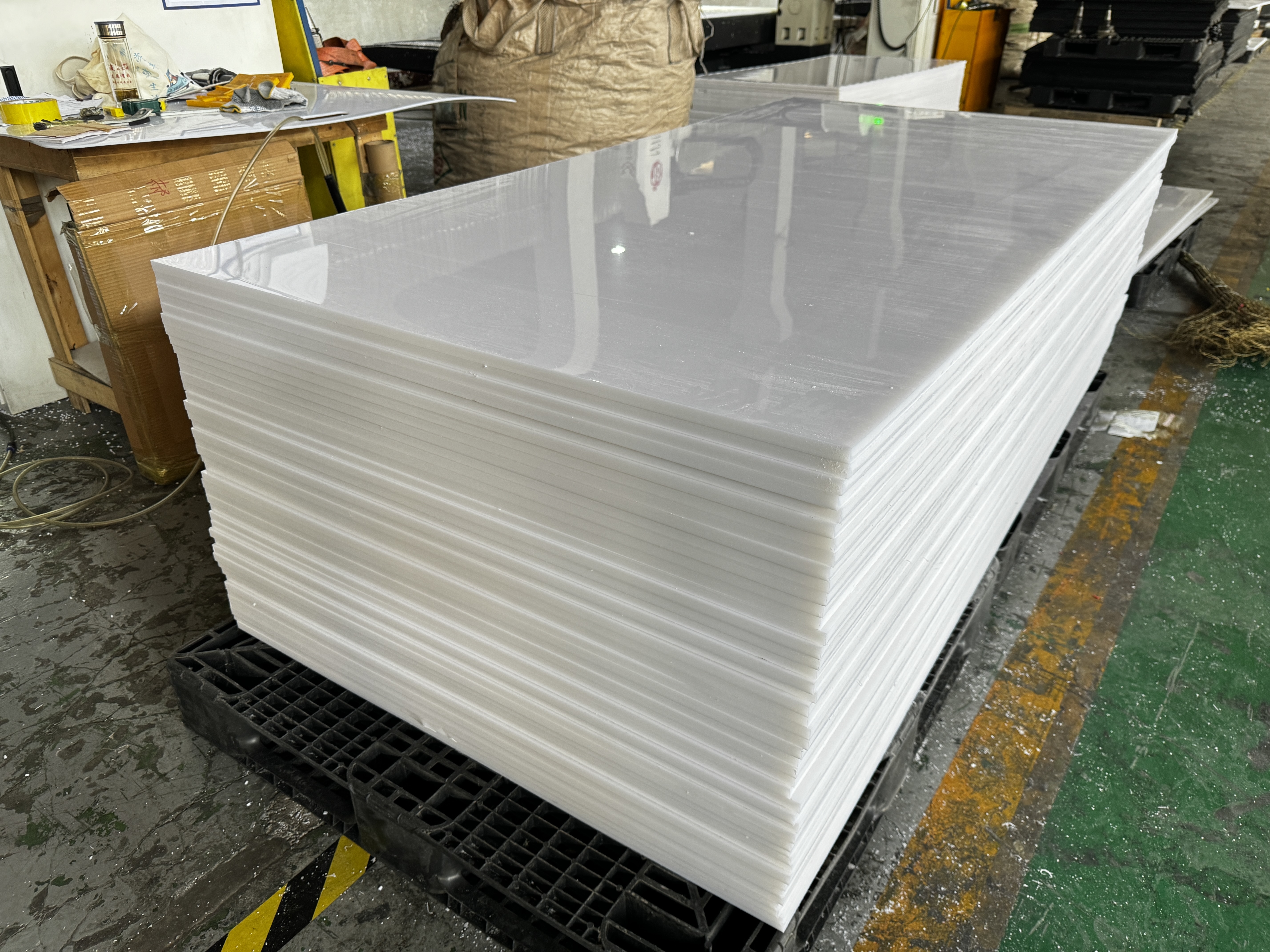 Self-lubricating UHMW polyethylene sheet