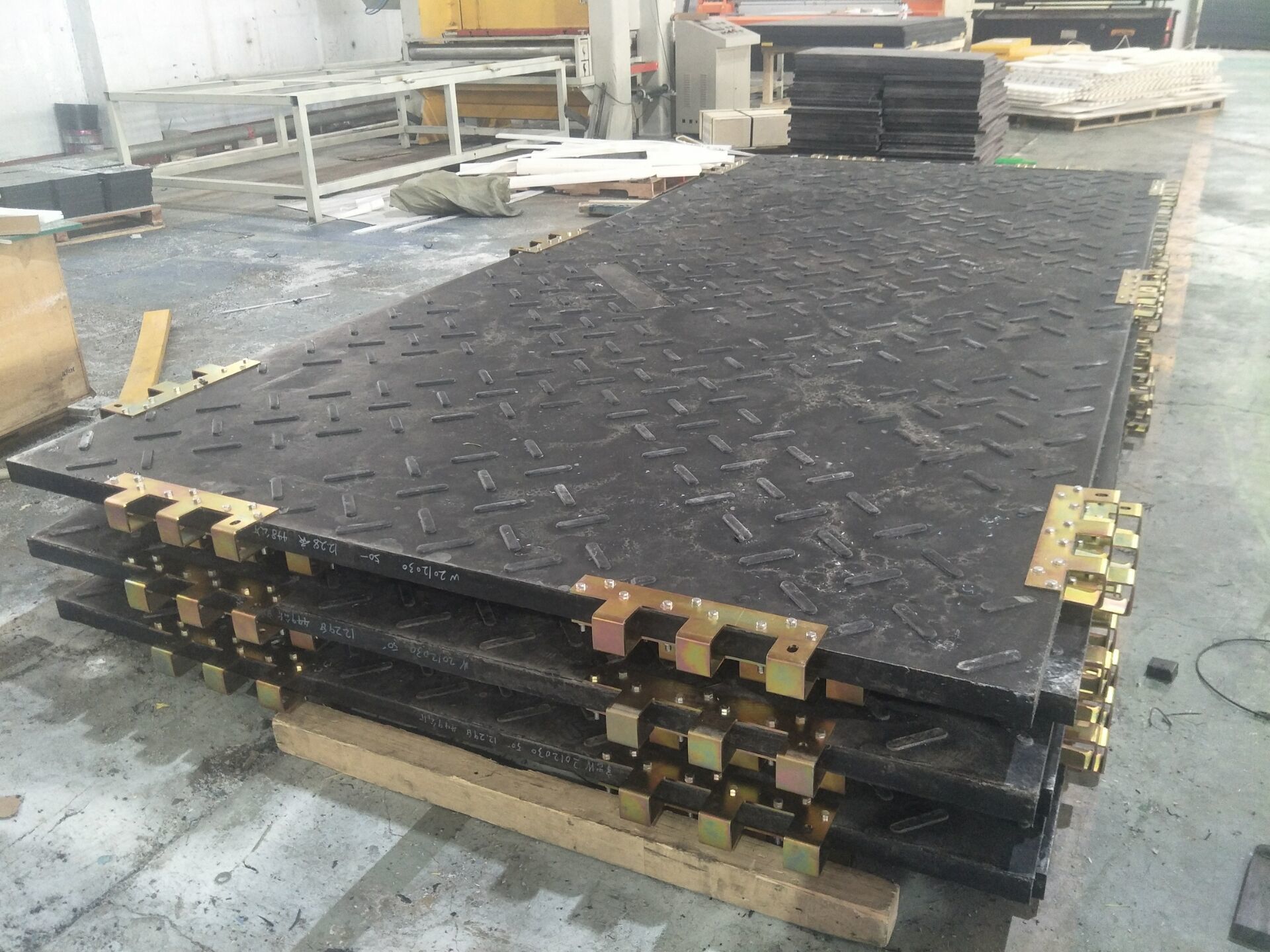 Heavy Duty Composite Temporary access and Ground Protection Mat Dura mats