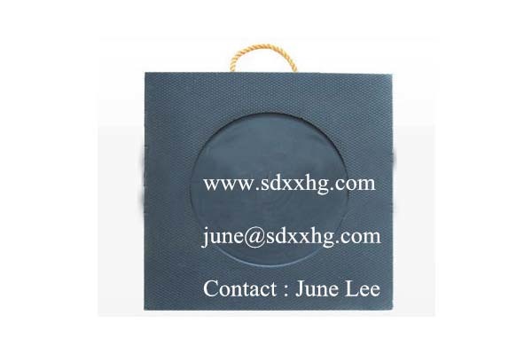 UHMWPE outrigger pad with hole in middle