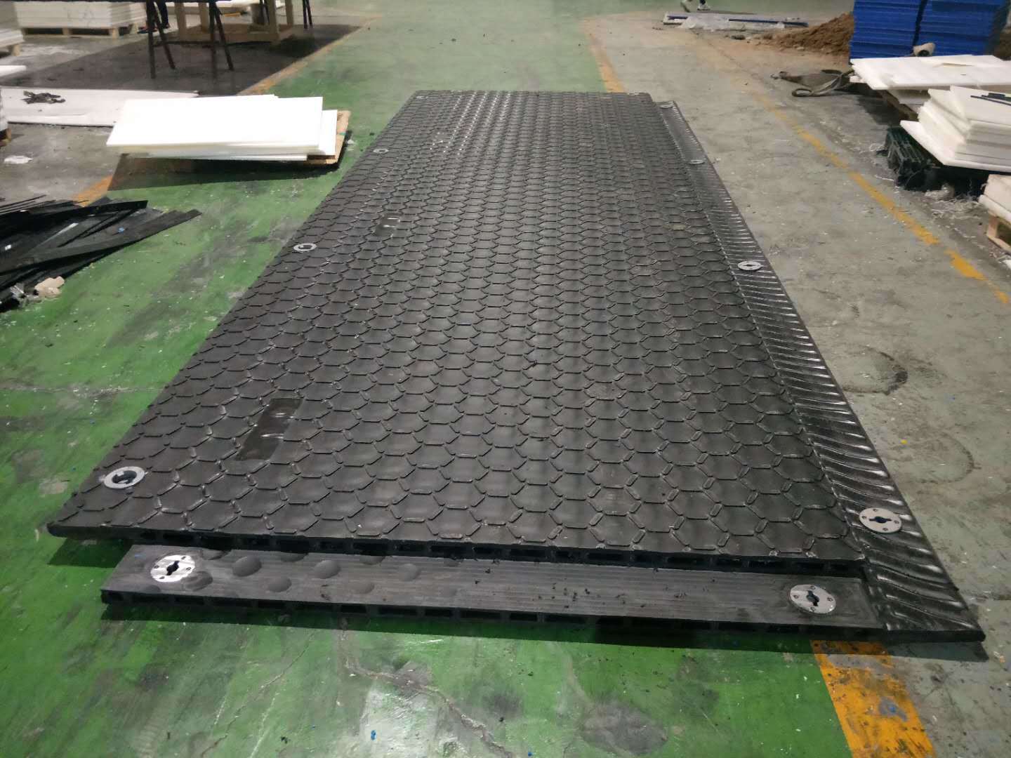 hollow ground protection mats; waterproof rig mats drilling mat