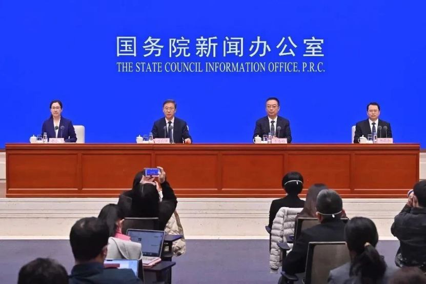 國(guó)家發(fā)改委：大力推進(jìn)以沙漠、戈壁、荒漠地區(qū)為重點(diǎn)的大型風(fēng)電光伏基地建設(shè)
