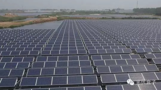 亞洲最大水面光伏系統(tǒng)落戶(hù)河北 探討水面光伏電站問(wèn)題 亞洲最大水面光伏系統(tǒng)落戶(hù)河北 探討水面光伏電站問(wèn)題