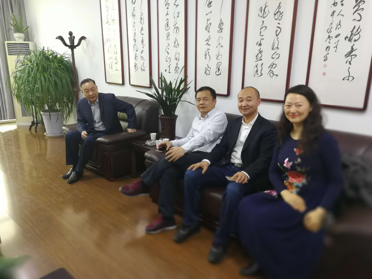 4月21日，總經(jīng)理一行與安徽省宿州市埇橋區(qū)交通局蔣局長(zhǎng)會(huì)談
