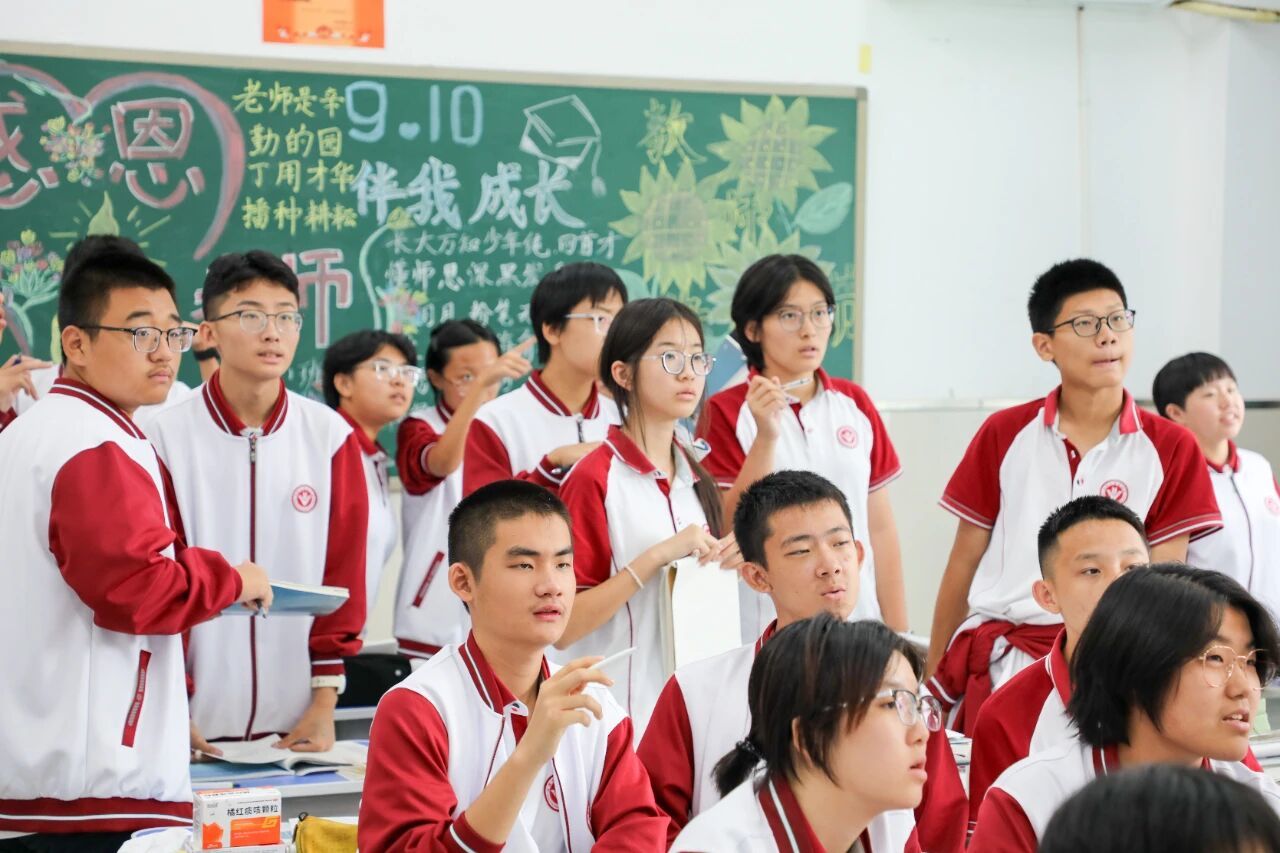 2025级高一新生高效6+1课堂初体验