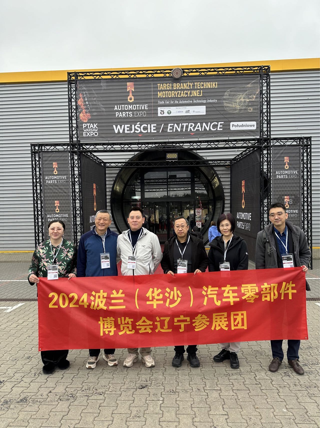Chongqing Kaibida Electromechanical made its debut at the Poland exhibition, with General Manager Yang Liang leading the team to explore international markets.