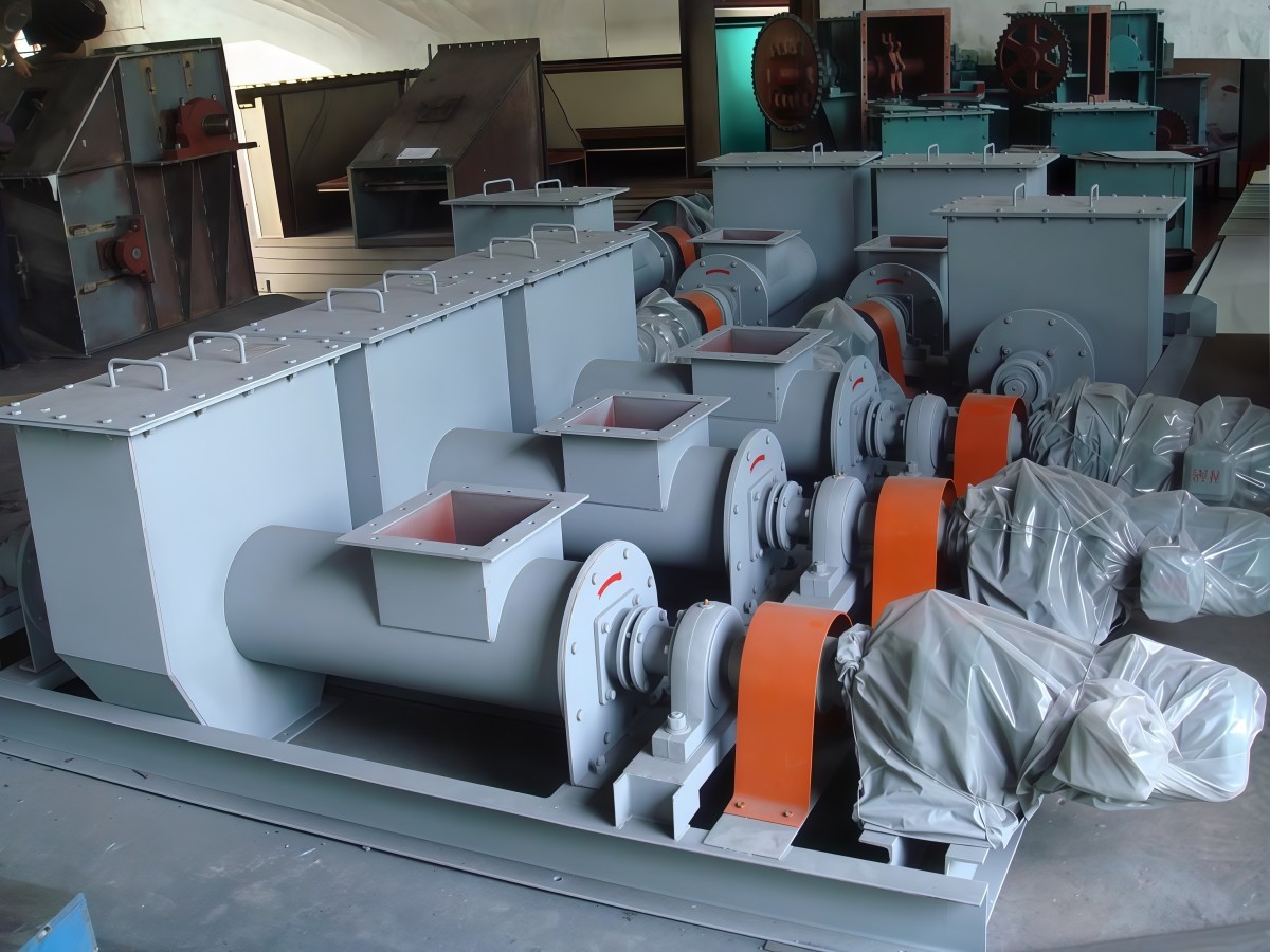 Over-flow screw conveyor