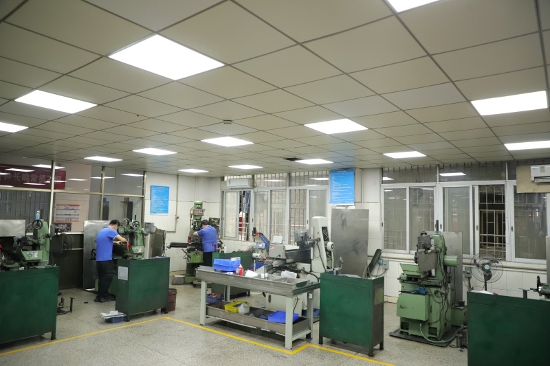 Precision milling and grinding machine Precision milling and grinding machine