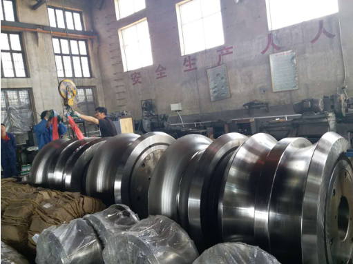 The roll of large welded tube set is delivered in advance