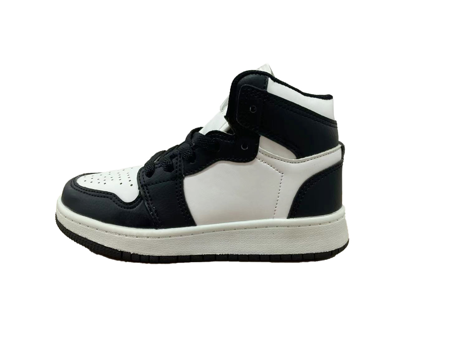 Children sports shoes