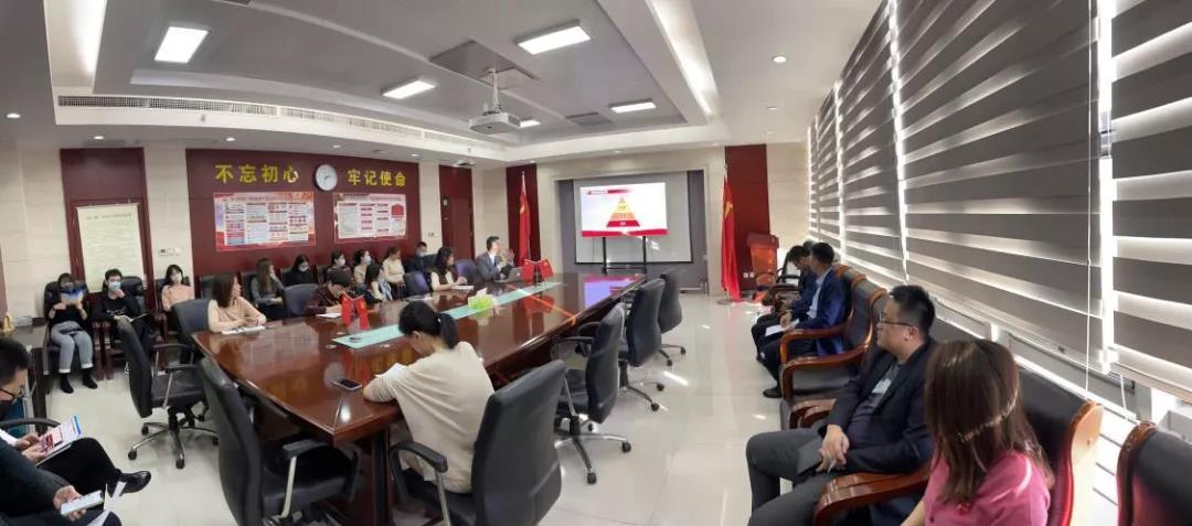 邓璞律师为山东高速投资发展有限公司开展“宪法学习及投资风险防范”宣传讲座