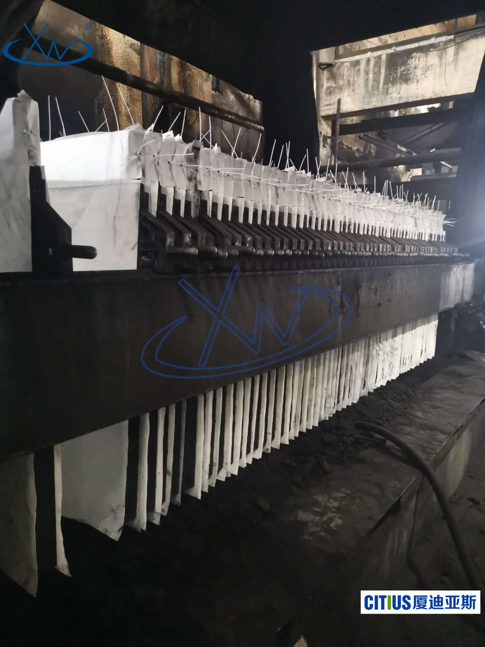 Filter cloth for filter press, plate and frame filter press, and xylose industry calcium carbonate filtration