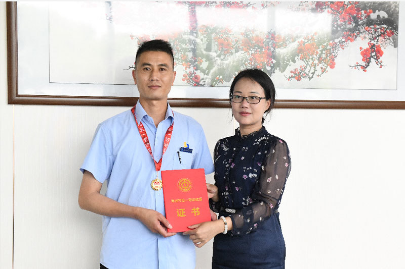 Liyang Federation of Trade Unions, ZhuZe Organization Department and ZhuZe Federation of Trade Unions awarded Comrade Wei Yuen of Liujing Technology Group Changzhou May 1st Labor Medal