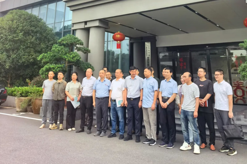 A delegation from the Management Committee of Anhui Xinwu Economic Development Zone visited Liujing Technology Group for an inspection and exchange visit.