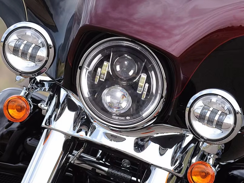 Motorcycle lights: small knowledge of headlights, turn signals, tail lights, brake lights, positioning lights, xenon lights. Motorcycle lights: small knowledge of headlights, turn signals, tail lights, brake lights, positioning lights, xenon lights.