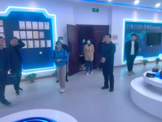 市委组织部到金久龙指导党建工作