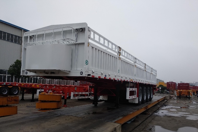 12.6M 4-Axle Stake Semi Trailer