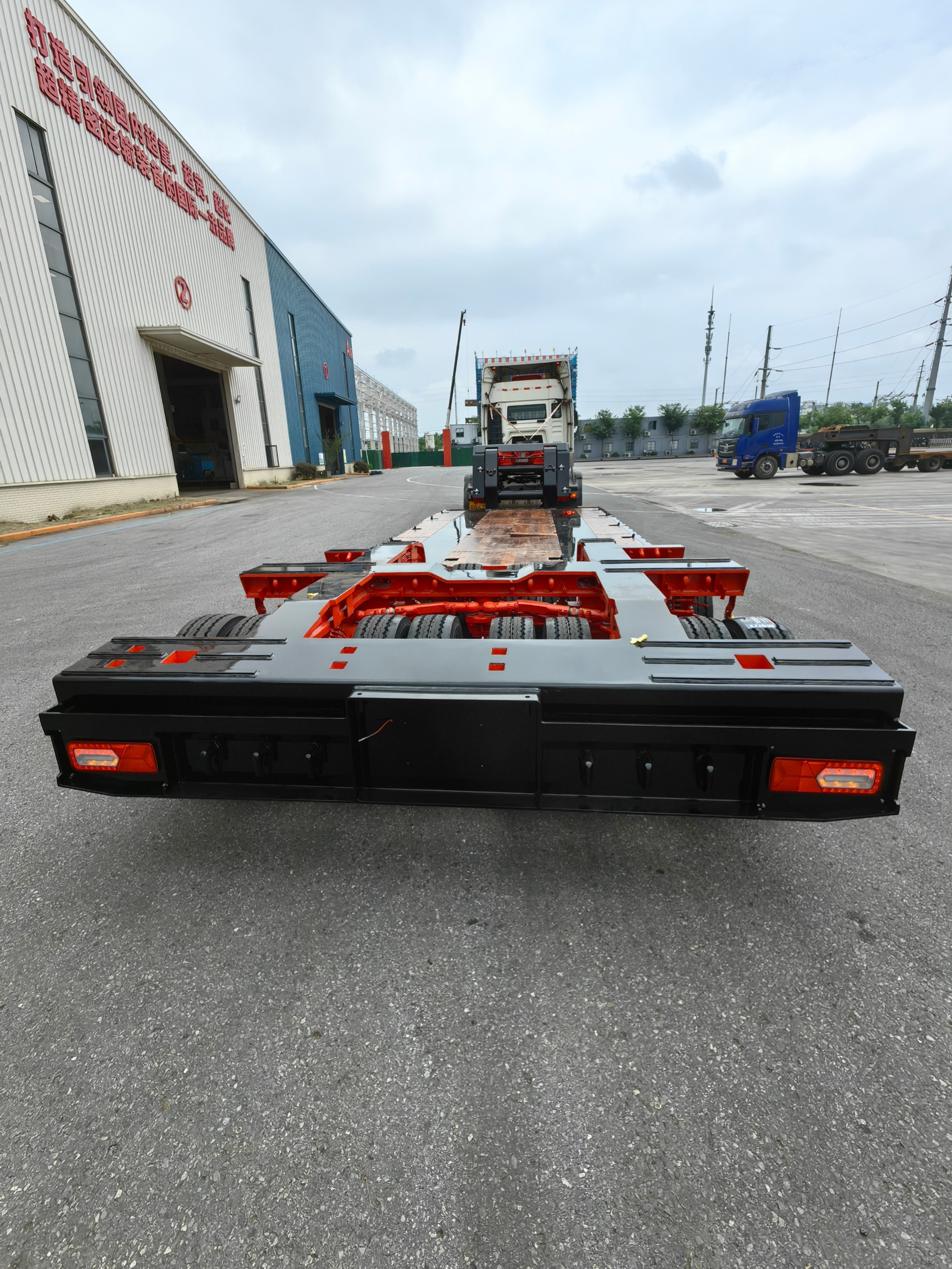 Unlocking the Benefits of Extendable Lowboy Trailers in Heavy-Duty Transport