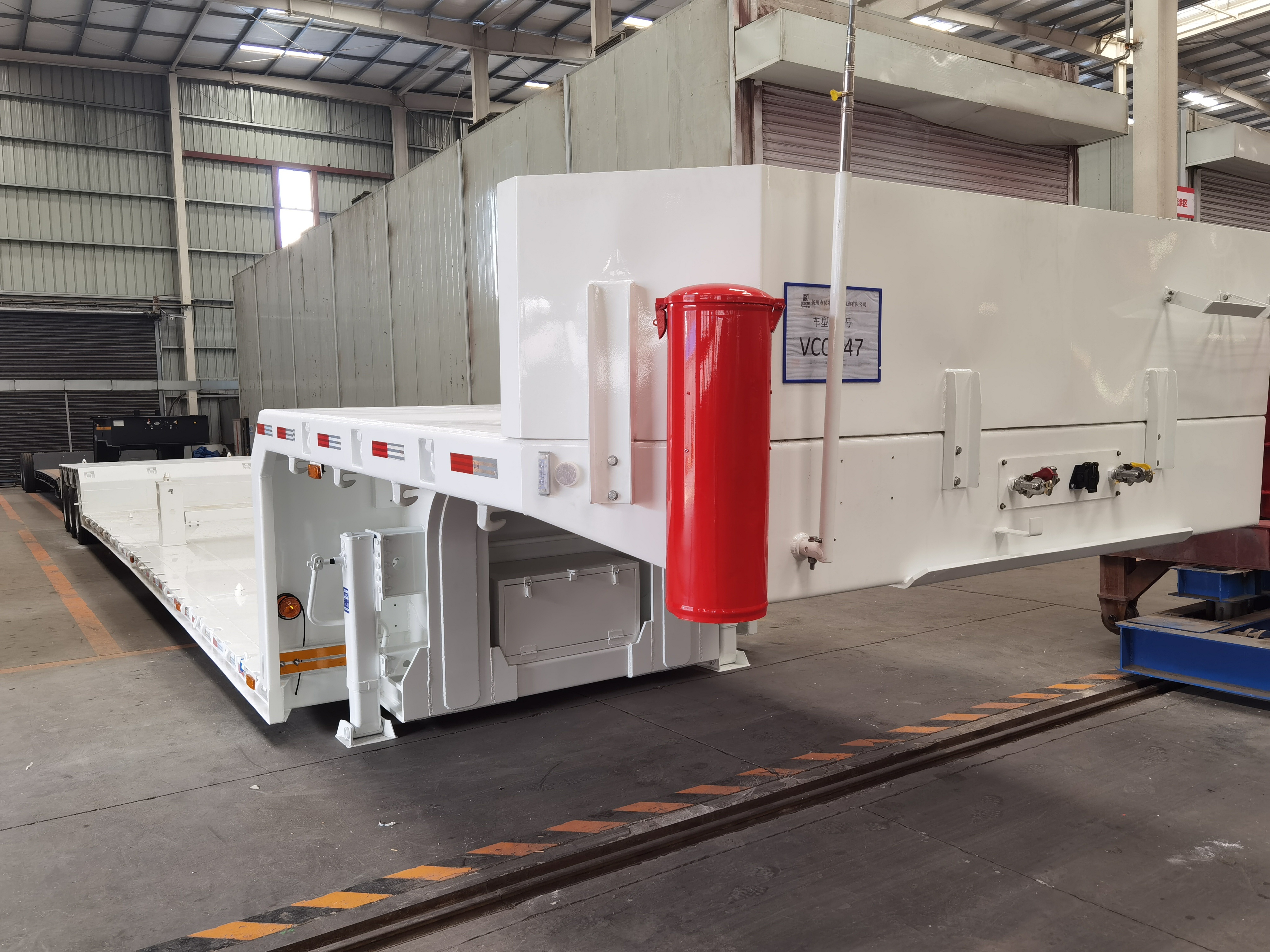 17.8M 3-Axle 10.5M Long Cargo Platform Semi Trailer