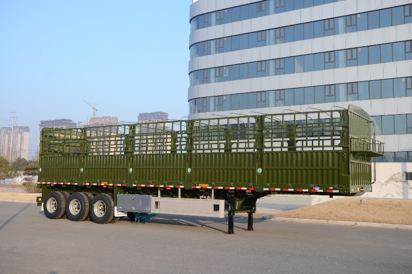 12.4M 3-Axle Stake Semi Trailer