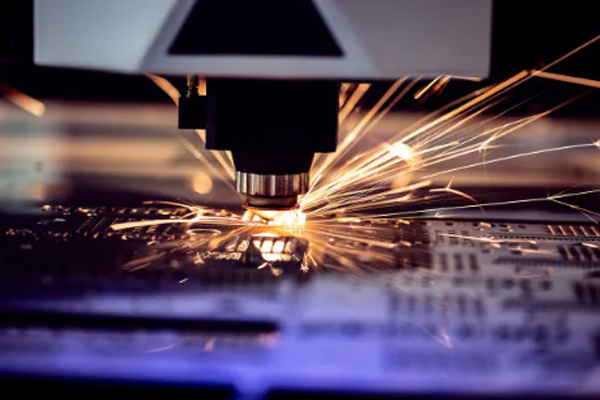 What are the benchmark processes for machining precision mechanical parts?