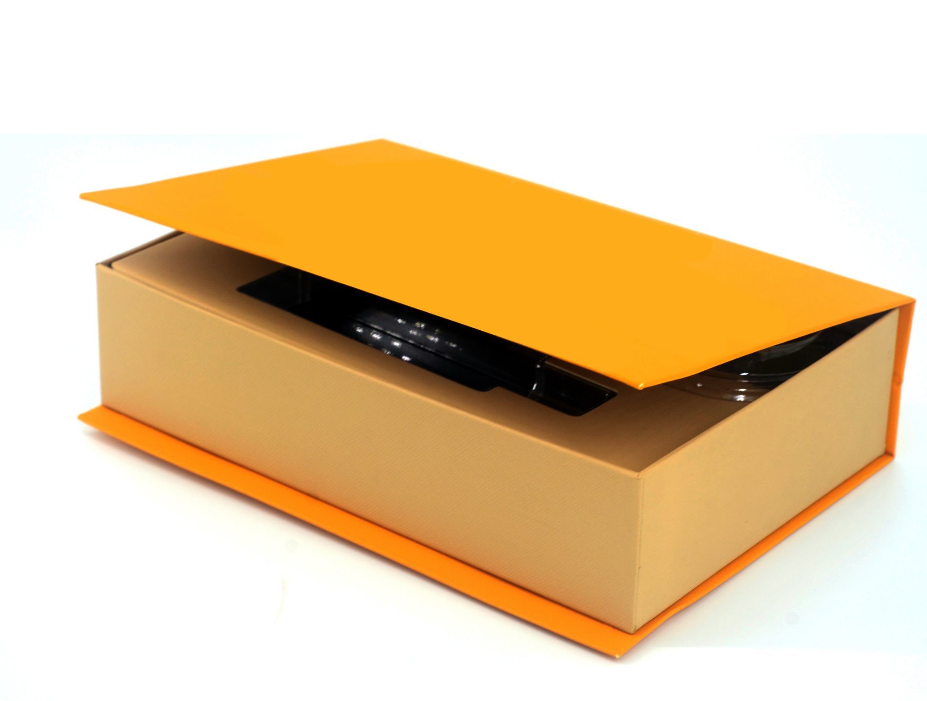 Why Choose Hinged Packaging Boxes with Handles for Your Gift Wrapping Needs?