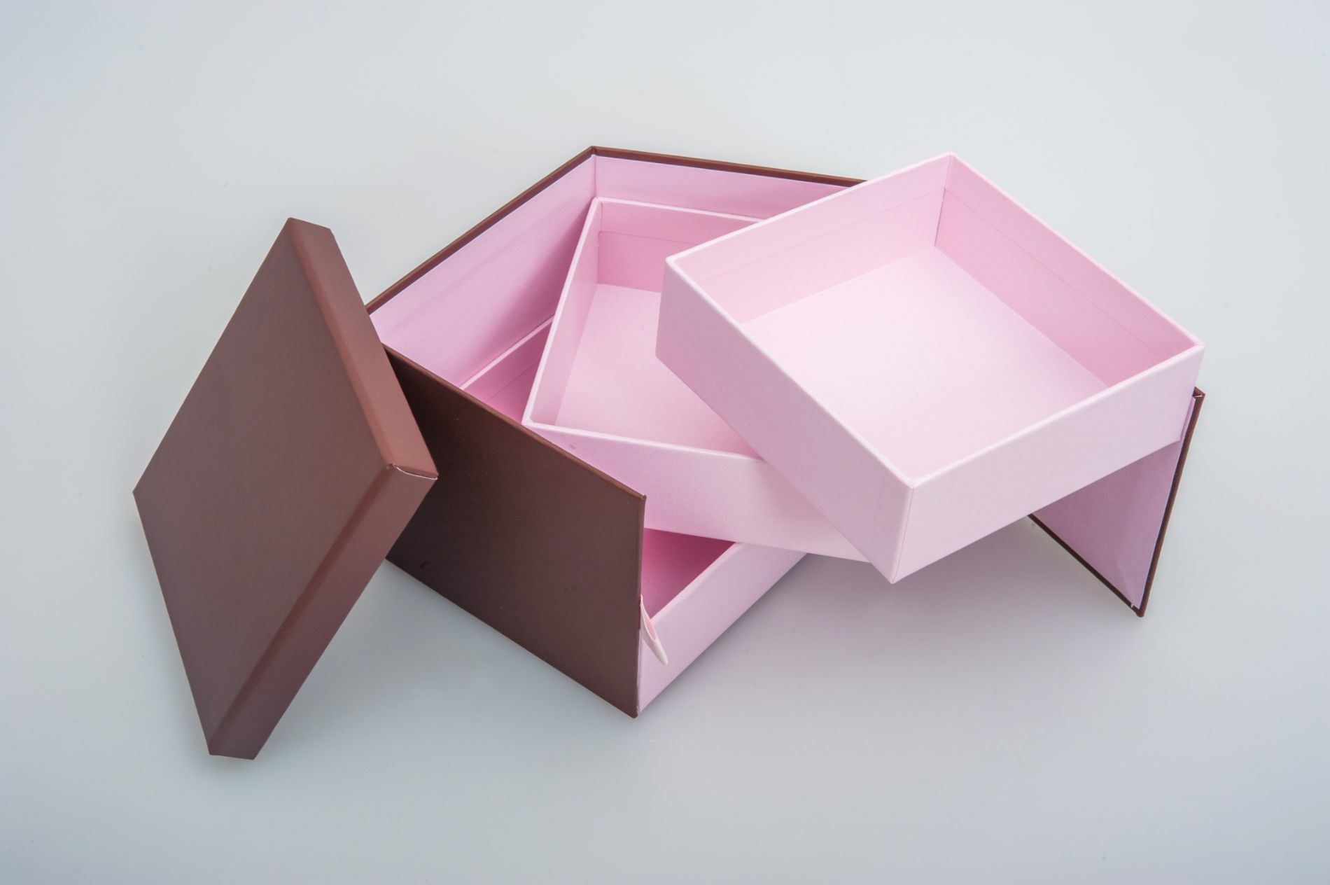 Elevate Your Gifting Experience with Luxury Hinged Gift Boxes