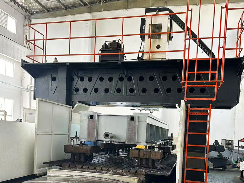 How to avoid the hammer from getting stuck during die-casting on a die-casting machine?