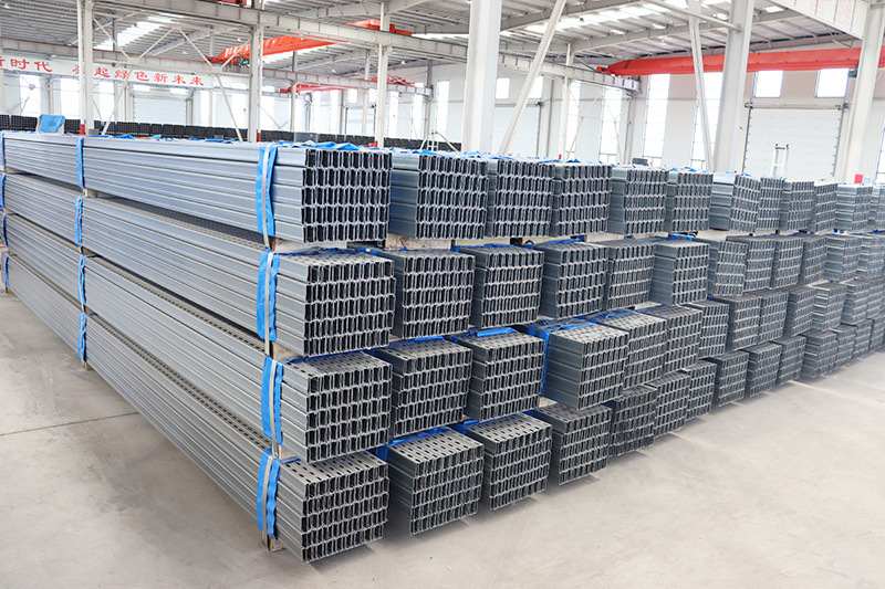Solar power generation is divided into photothermal power generation and photovoltaic power generation