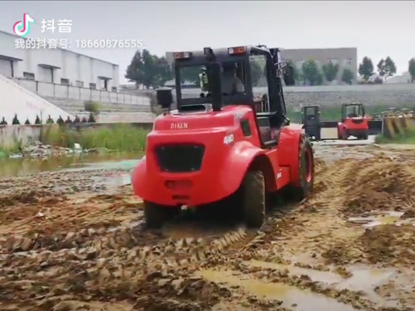 Understanding the Benefits of a 2 Ton All Terrain Forklift in Agricultural Operations