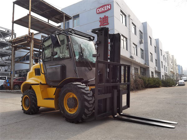 How to Choose the Right 2.5 Ton Rough Terrain Forklift for Your Farm